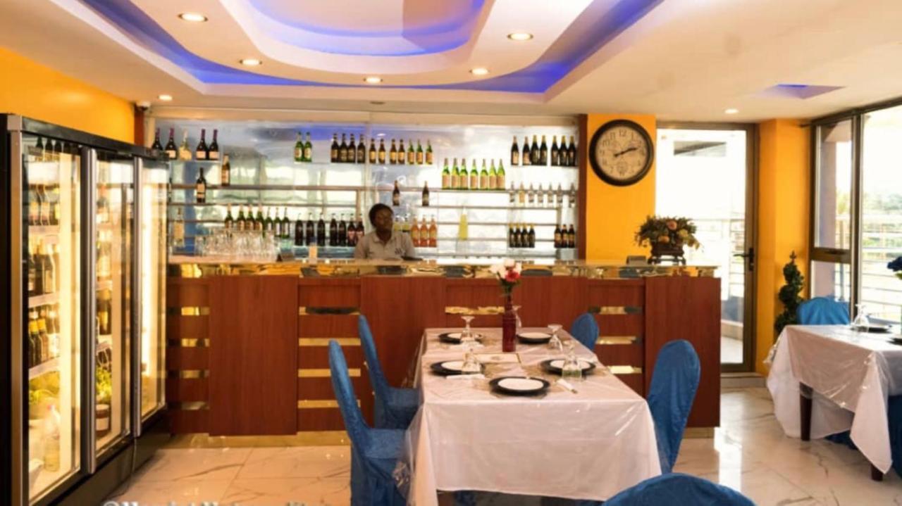 Marriot Metropolitan Hotel Douala Bagian luar foto