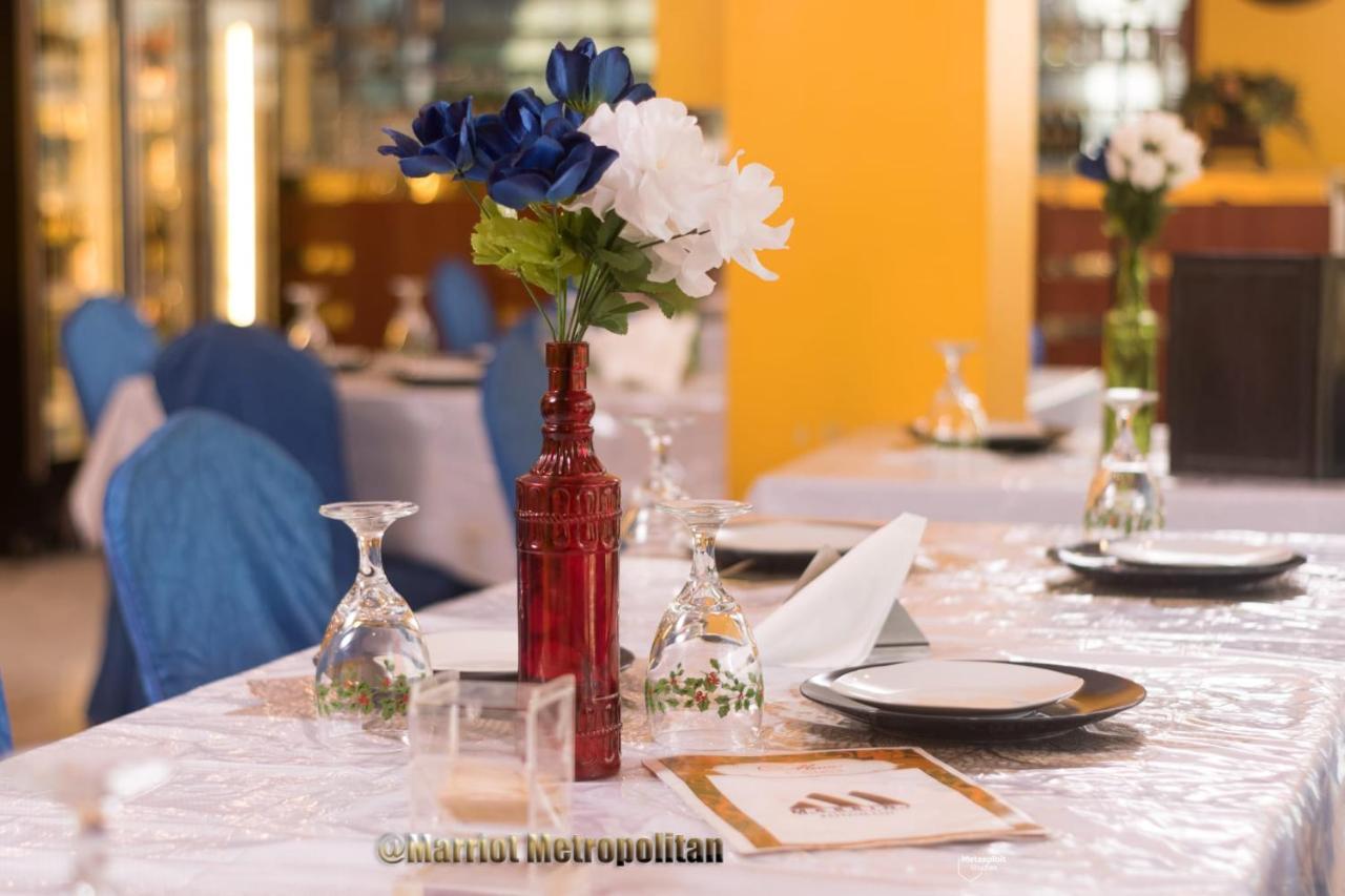 Marriot Metropolitan Hotel Douala Bagian luar foto