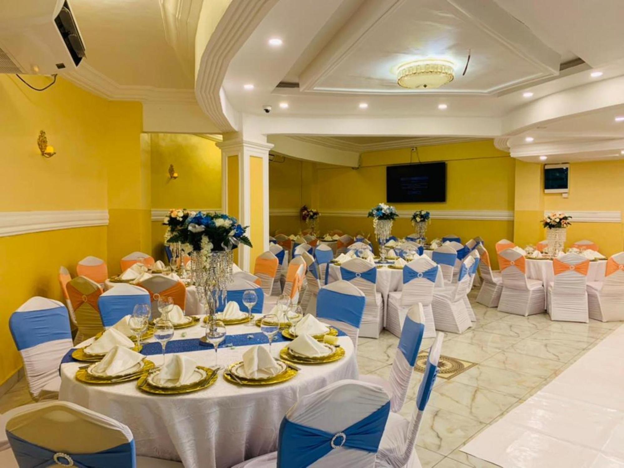 Marriot Metropolitan Hotel Douala Bagian luar foto